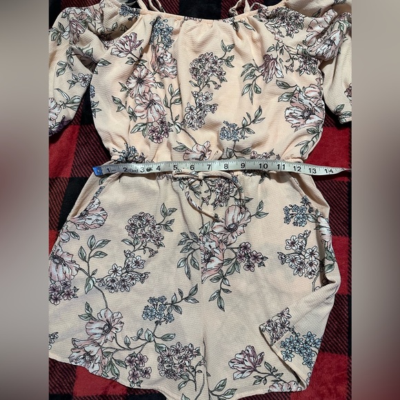 Girls size 10-12 floral romper - Picture 3 of 5